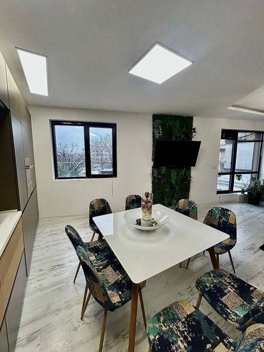 Тристаен апартамент, под наем, Център