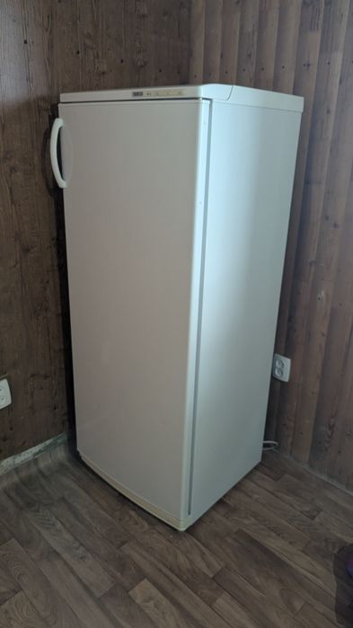Продам б/у морозильник Атлант