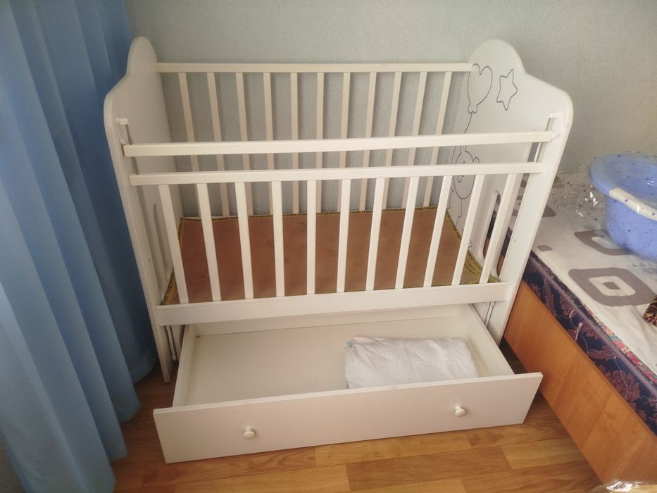 Кровать-манеж, коляска.