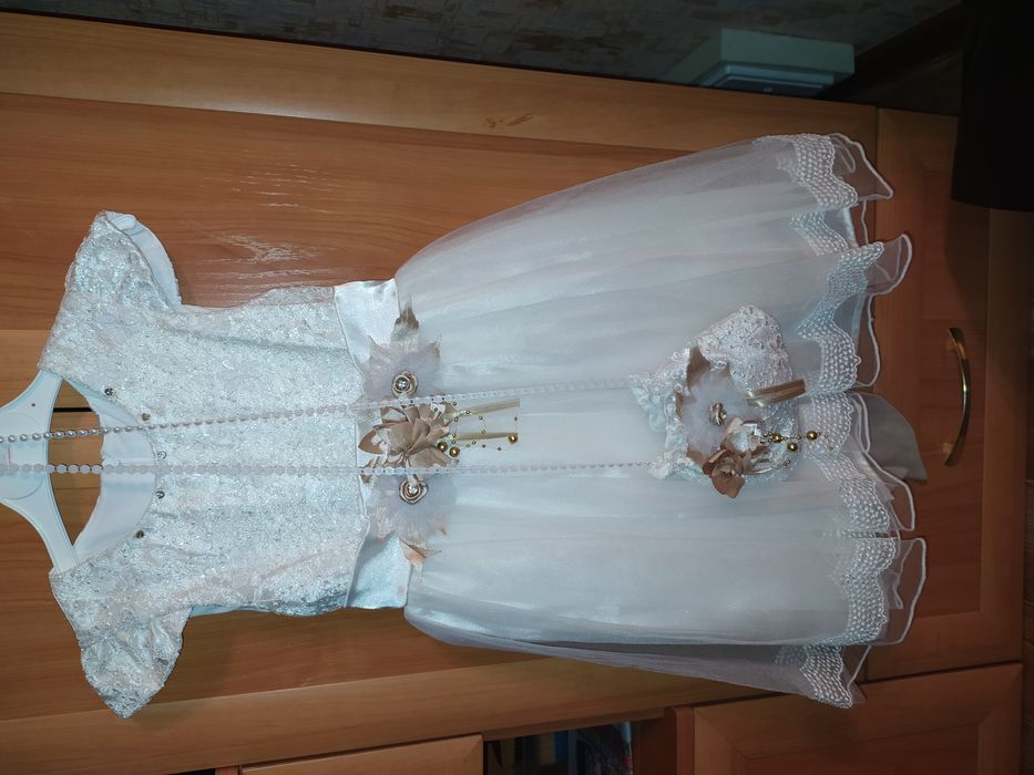 Нарядные новые платья для девочки