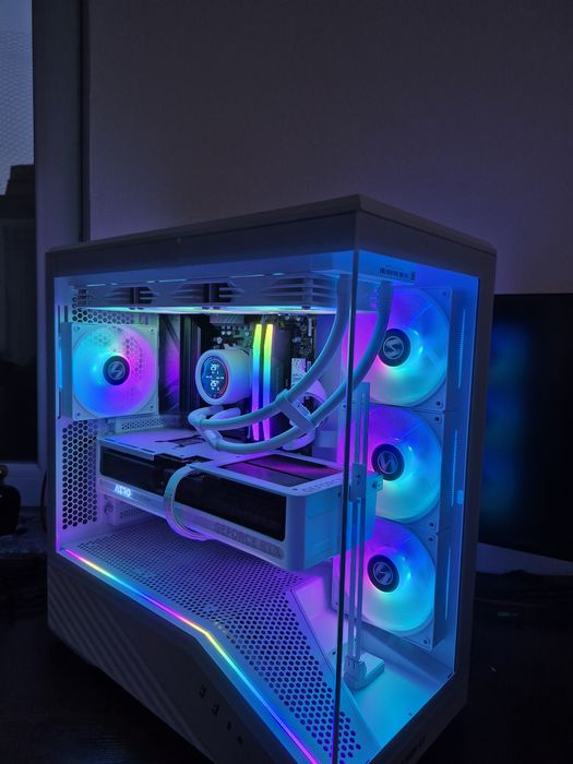 PC Gaming High-End White – Ryzen 7 9800X3D + RTX 5070 Ti 32GB DDR5 1TB
