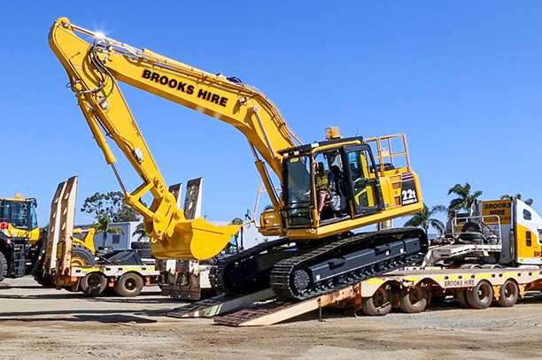 Inchiriez buldoexcavator, exacavator 22 T