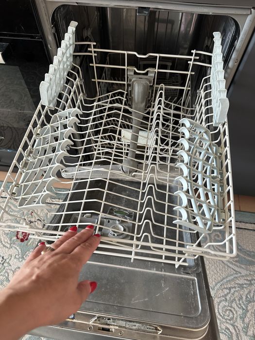 Продам посудомоющую машинку. Б.у