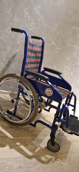 Продам инвалидную коляску