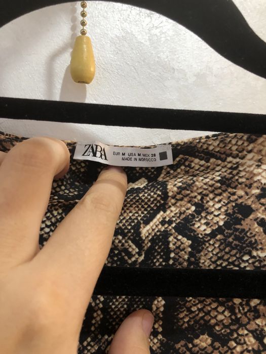 Топ Zara с змеиным принтом