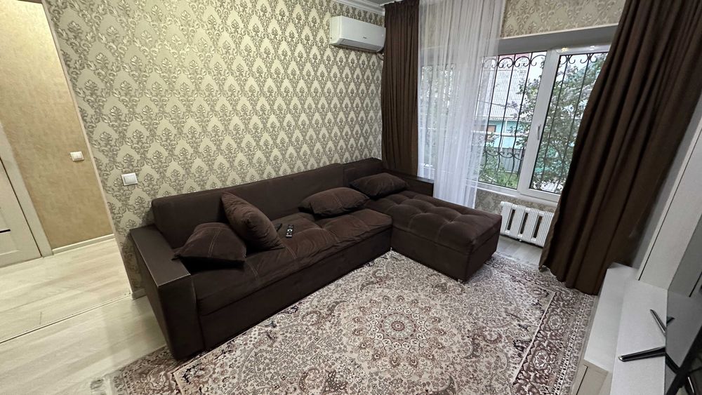 Отдам диван почти даром