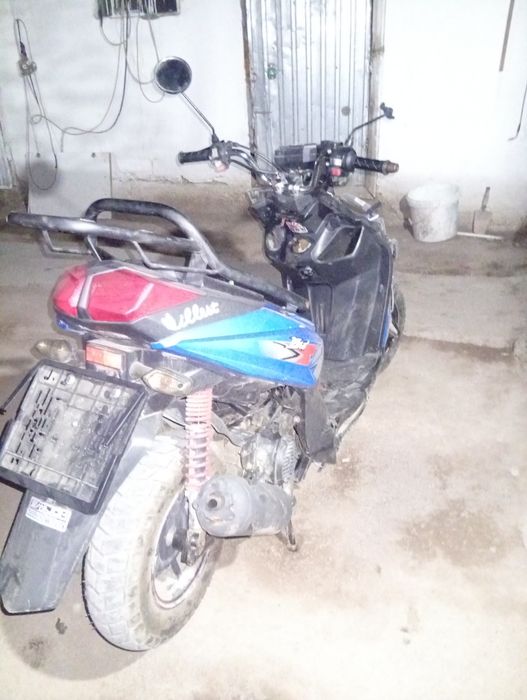 Продам скутер на запчасти
