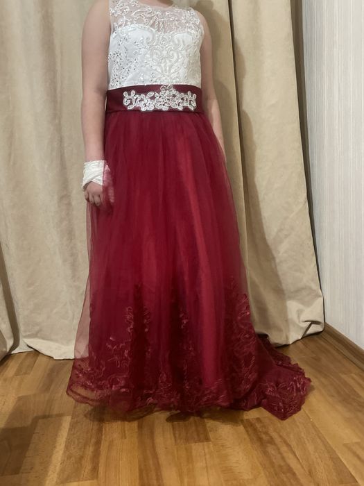 Платье со шлейфом рост 140