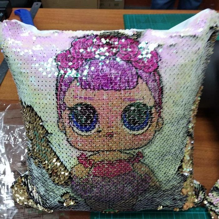 Подушка Хамелеон отличный подарок на память. Печатаем под заказ.