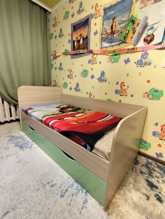 Детская кровать с матрасом