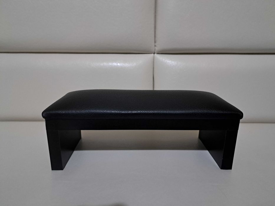 Поставка  за маникюр и педикюр.