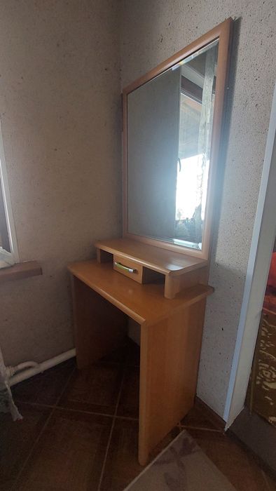 Продам зеркало в хорошем состоянии.