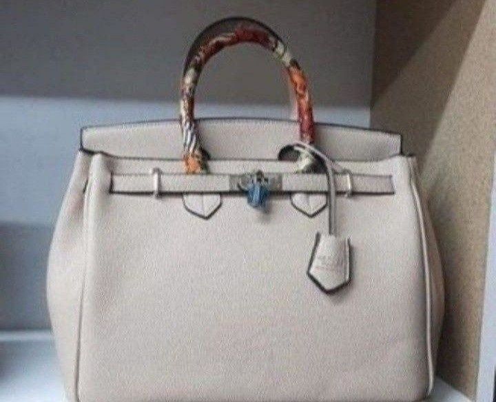 Geanta nude dama, dimensiune mare 41cm L,accesorii metalice,saculet