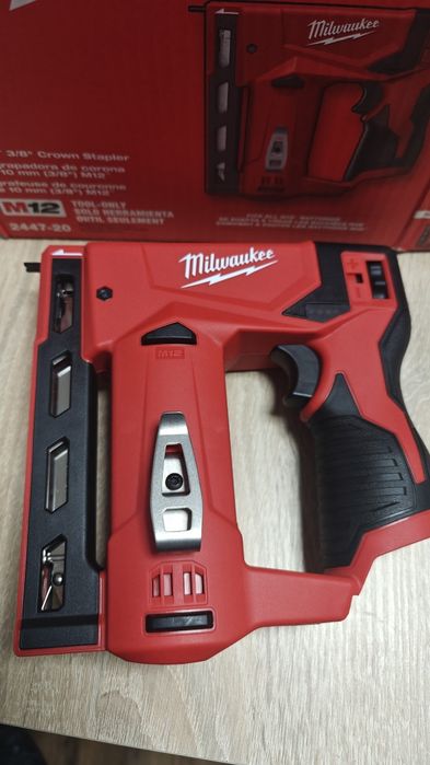 Capsator milwaukee m12  model destinat pietei de America