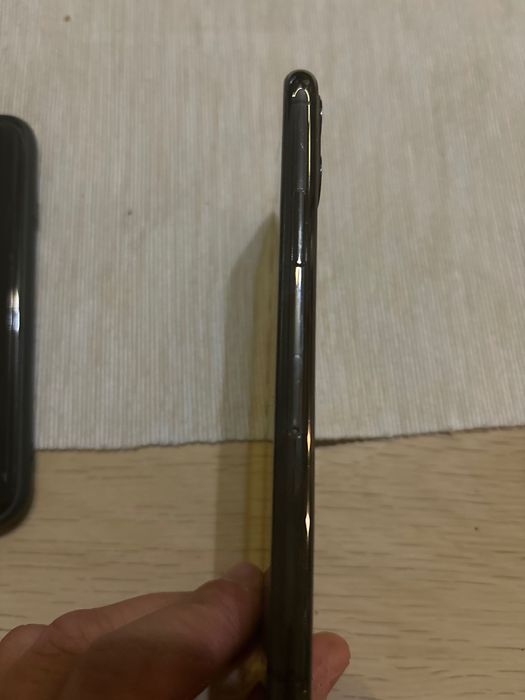 Apple 11 pro заключен перфектен става за части