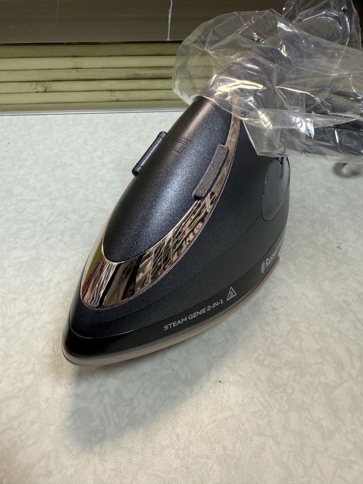 Уред за гладене с пара Russell Hobbs