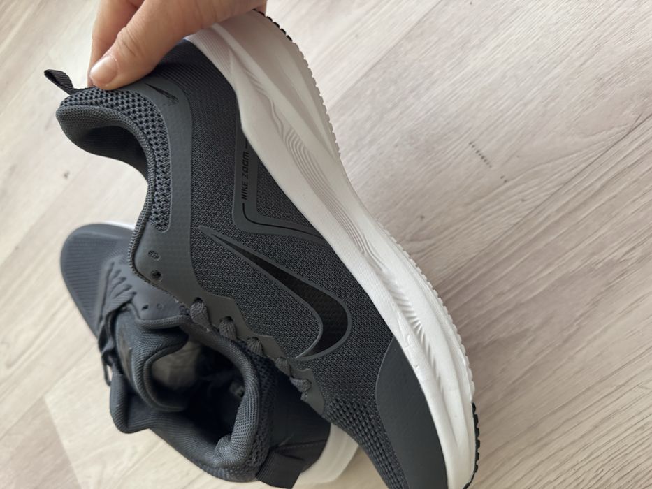 Новые кроссовки Nike