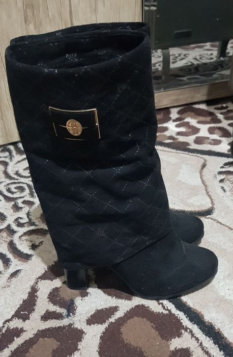 Срочно в новом состояние привозные теплые с мехом внутри читайте ниже