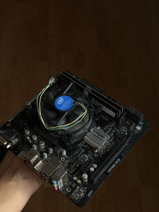 Продаеться материнка плата, ASRock H410M-HVS!