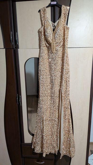 Rochie lungă aurie