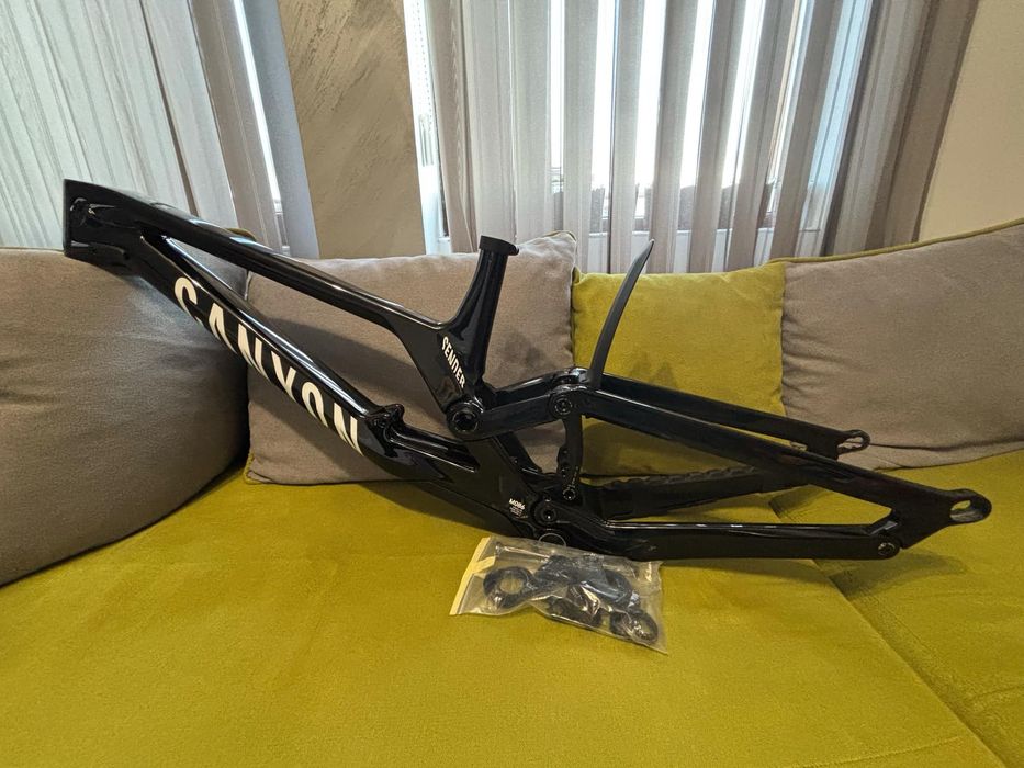 Карбонова рамка CANYON SENDER CFR