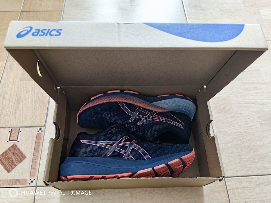 Продавам маратонки ASICS