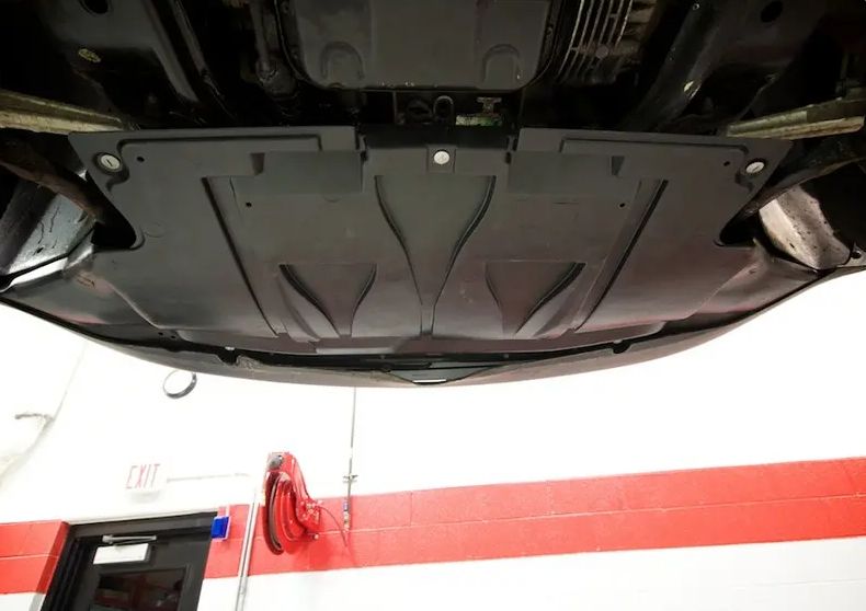 Пластмасова кора под двигател скорости AUDI A4 B5 1994г - 2001г
