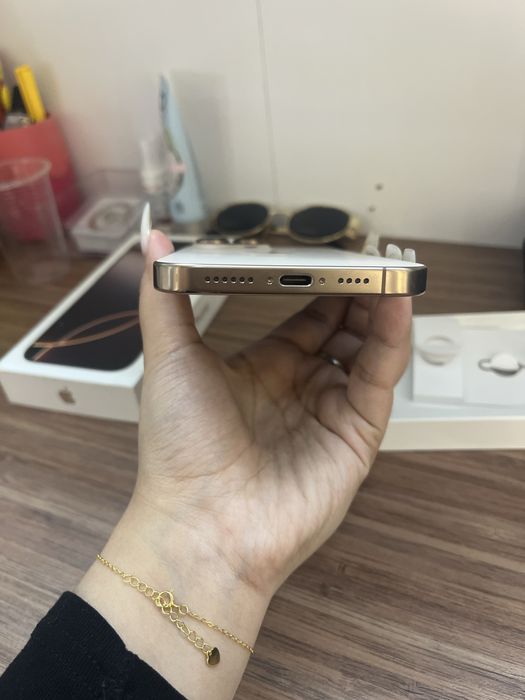 Продам IPhone 16 pro max