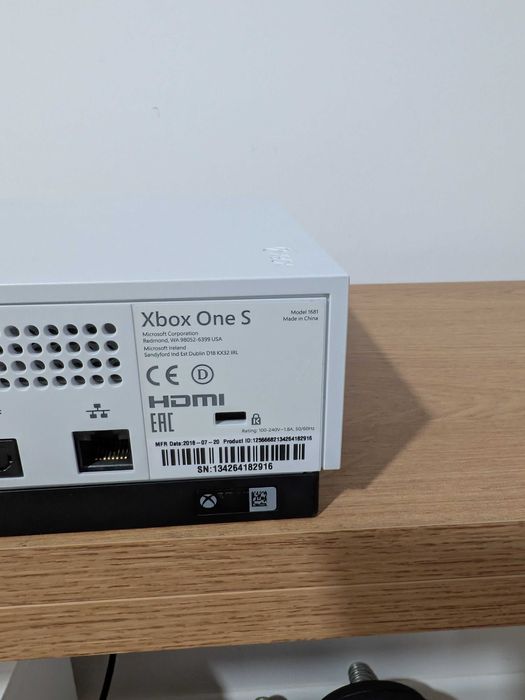 XBOX One S 1TB in stare excelenta