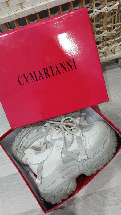 Кроссовки на платформе