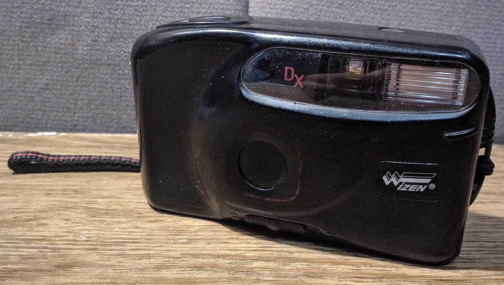 Продам плёночный фотоаппарат Izen DX