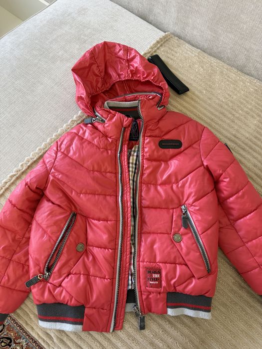 Продам на мальчика 5 -6 лет куртку