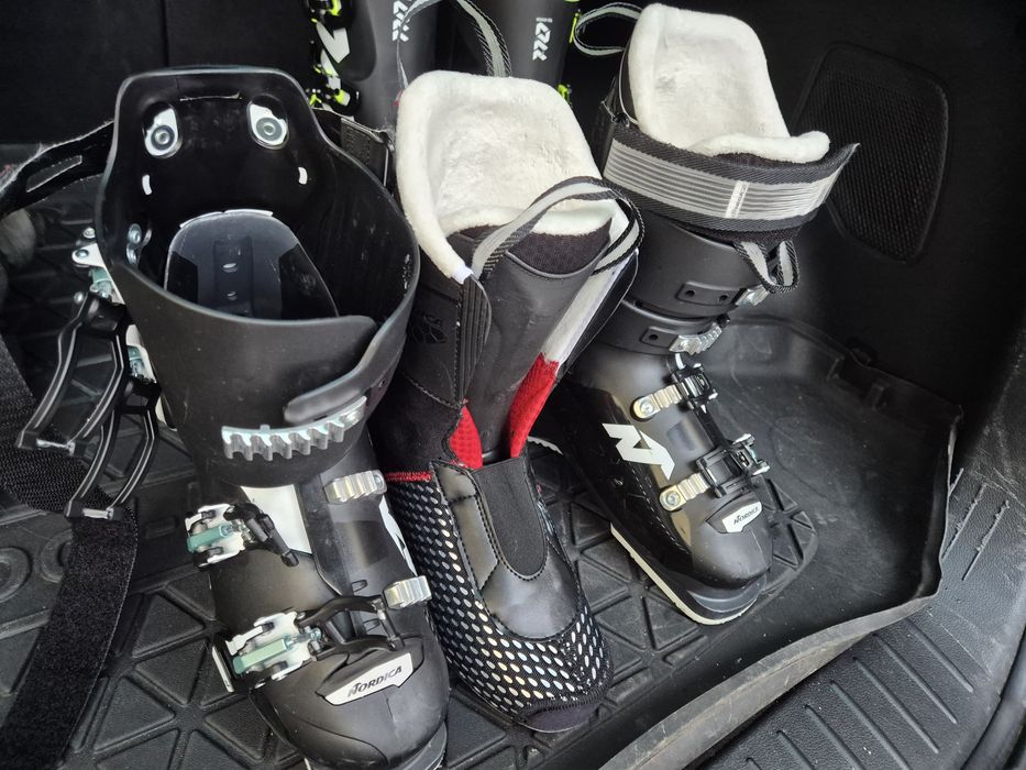 Vând clăpari de schi Nordica Pro Machine W 85, marimea 24