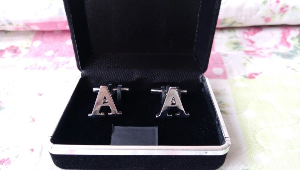 Butoni in forma de litere A, E, C, S, M, B, V, F, R, I, O, L, D +cutie