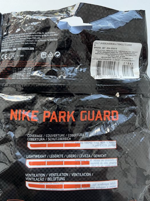 Щитки футбольные «Nike park guard»
