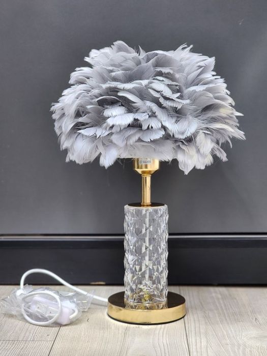Светодиодная настольная лампа с перьями
