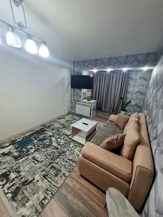 Посуточно 1 ком .кв в 6 мкр , есть бойлер , интернет.