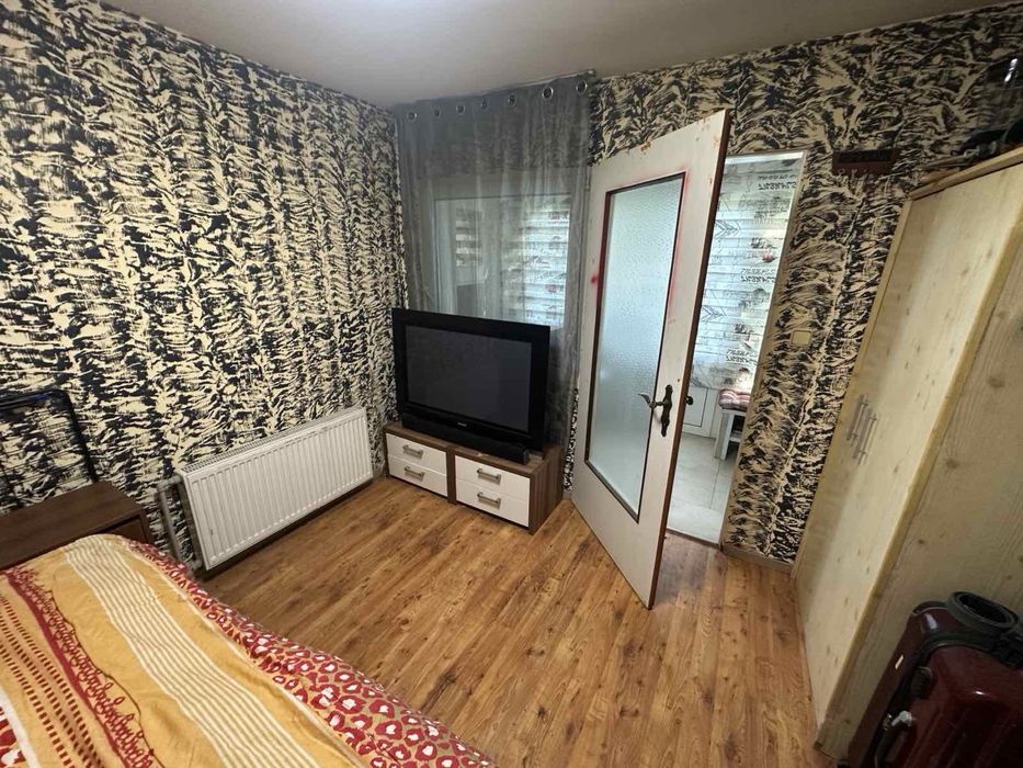 Продавам двуетажна къща