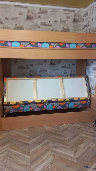 Кровать двухъярусная,торг