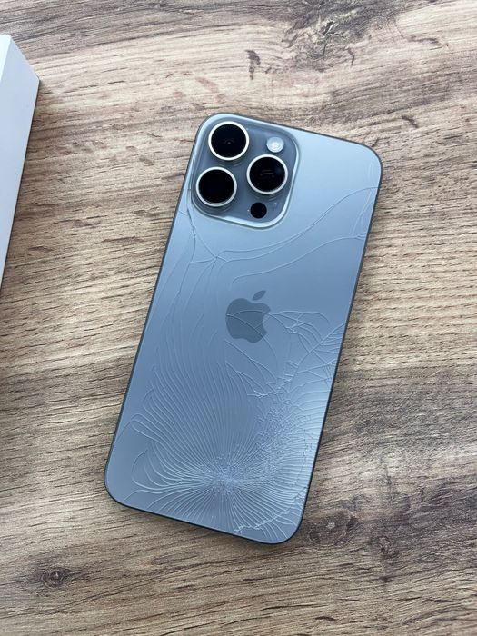 Продается отличный телефон Iphone 15 Pro Max 256gb