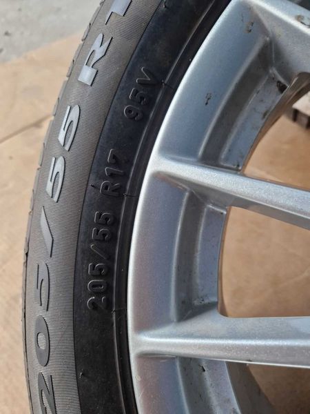 4 броя Гуми с джанти Jaguar 
Pirelli R17 205/55 DOT 1716
