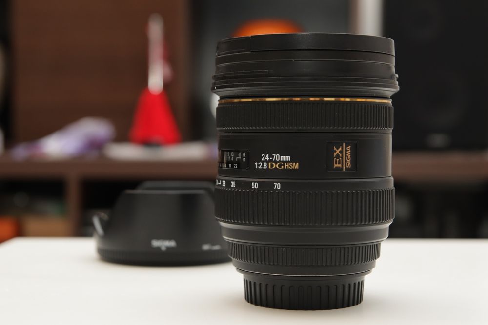 Obiectiv Sigma 24-70mm f/2.8 IF EX DG HSM (Montură Canon EF) - Stare Perfectă