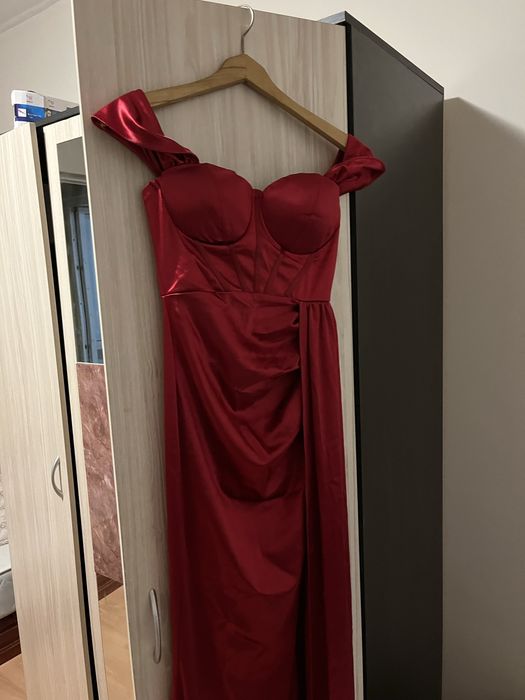 Червена Официална сатенена  рокля