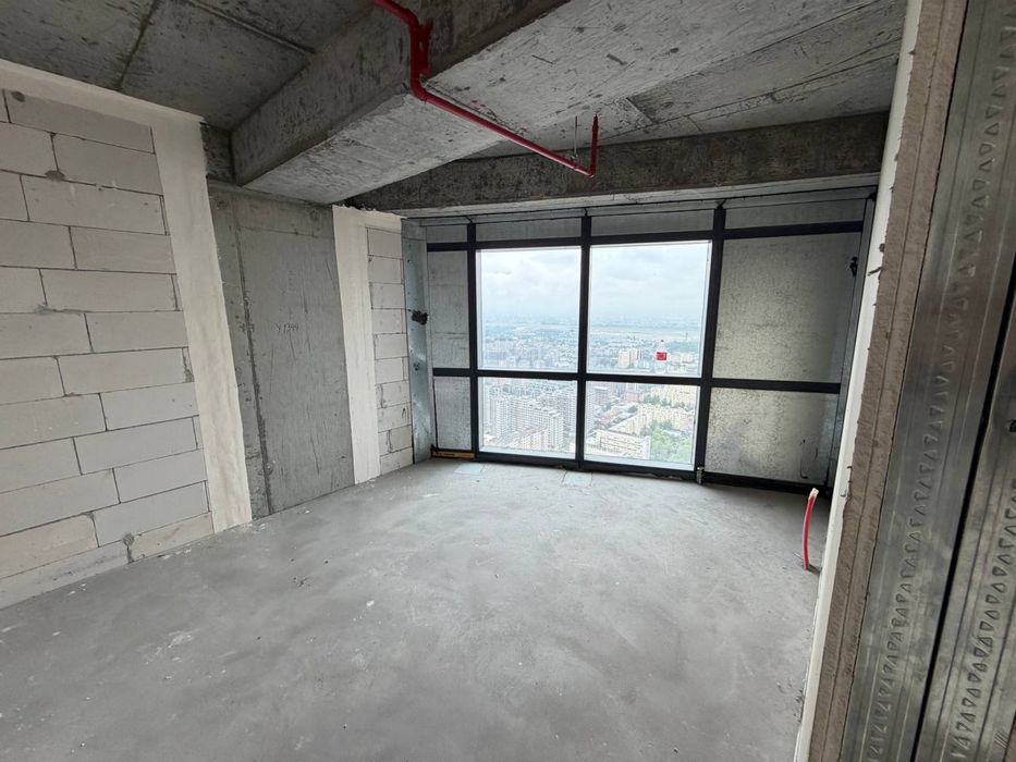 Срочно продаётся в PIRAMIT TOWER 52,6 кв.м коробка на 45- этаже.