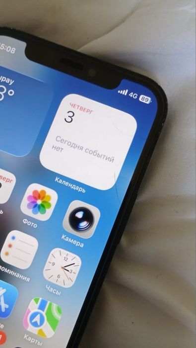 Iphone 12 продам , есть мелкие царапины