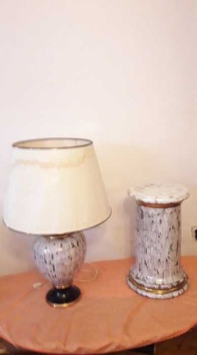 Veioza cu pedestal din portelan decor