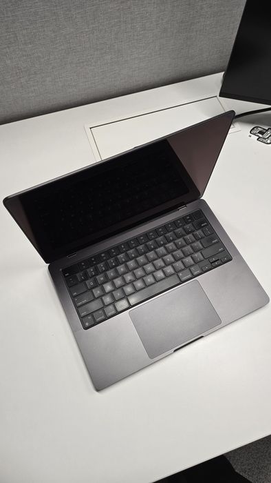 Macbook 14 M3 pro 1 tb ОЗУ 18