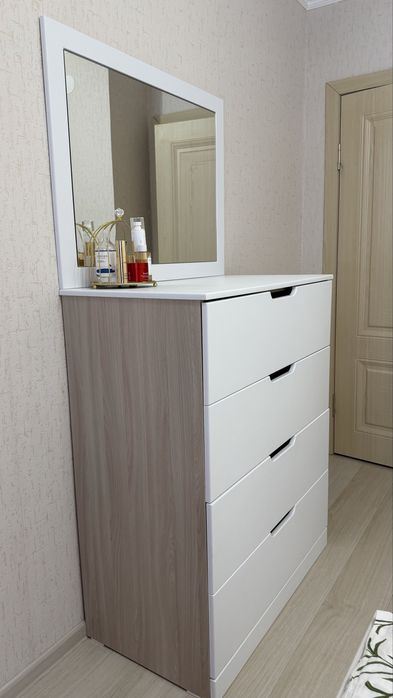 Комод с зеркалом