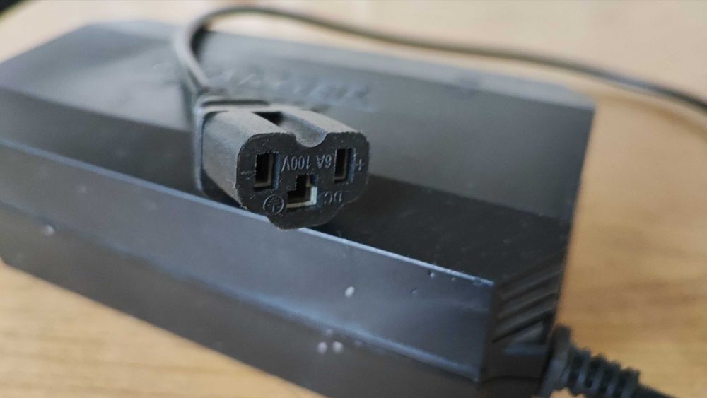 Продавам зарядно за триколка,тротинетка 72 волта/84 волта/