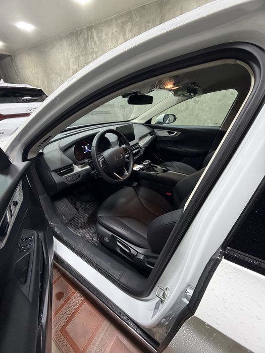 2025 yil Hongqi eqm-5. 500km